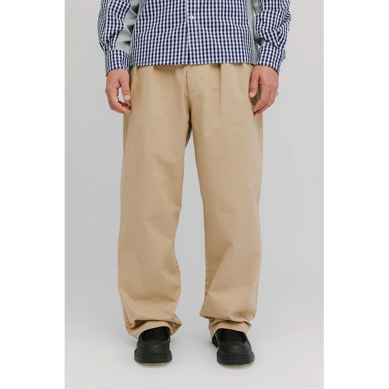 WE ARE NOT FRIENDS – PLEAT CREAM CHINO