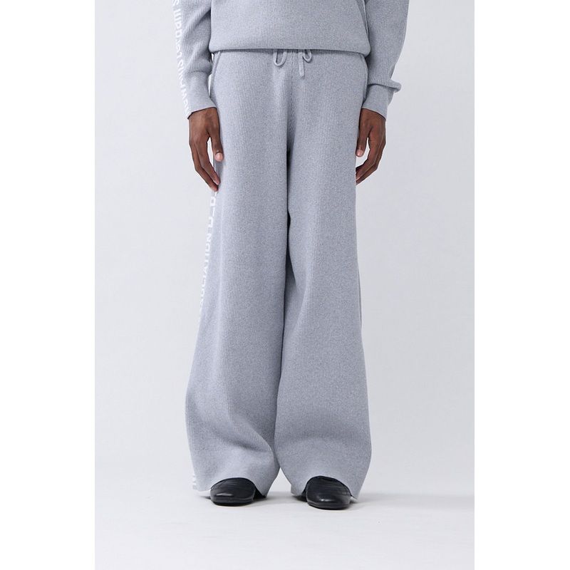 Db x NEW AMSTERDAM – TRAVEL SUIT COSY JOGGER