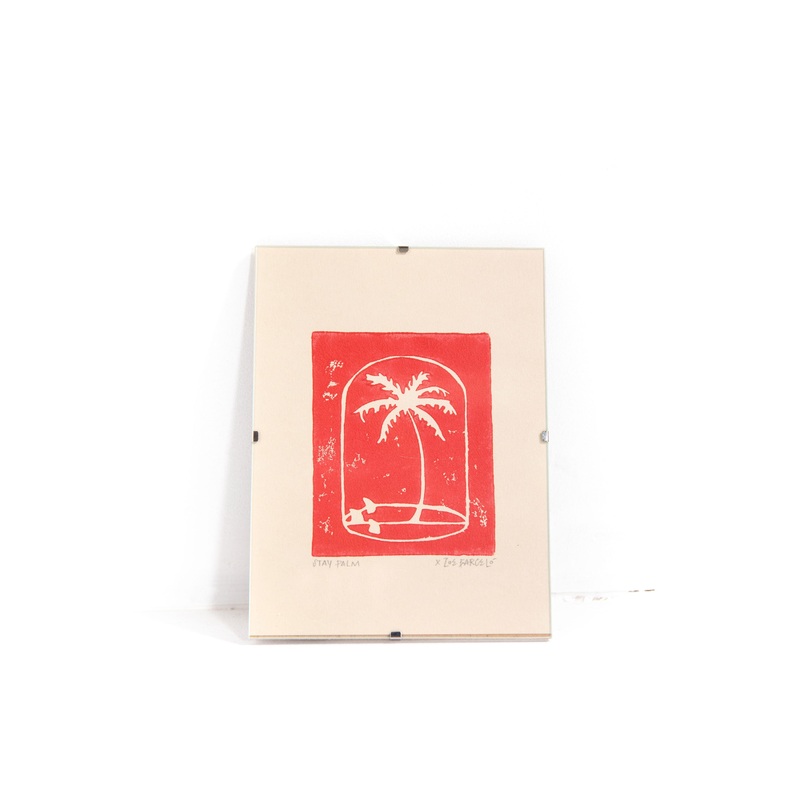 PUKAS X ZOE BARCELO – STAY PALM RED LAMINA PEQUEA