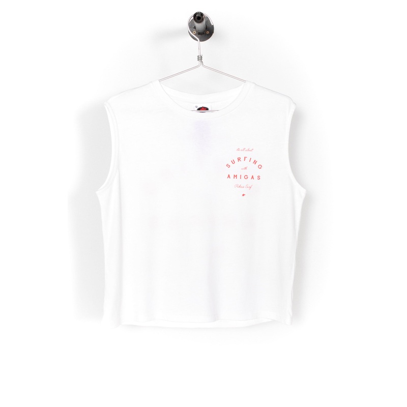 SURFING THE BASQUE COUNTRY – SURFING WITH AMIGAS TANK – WHITE