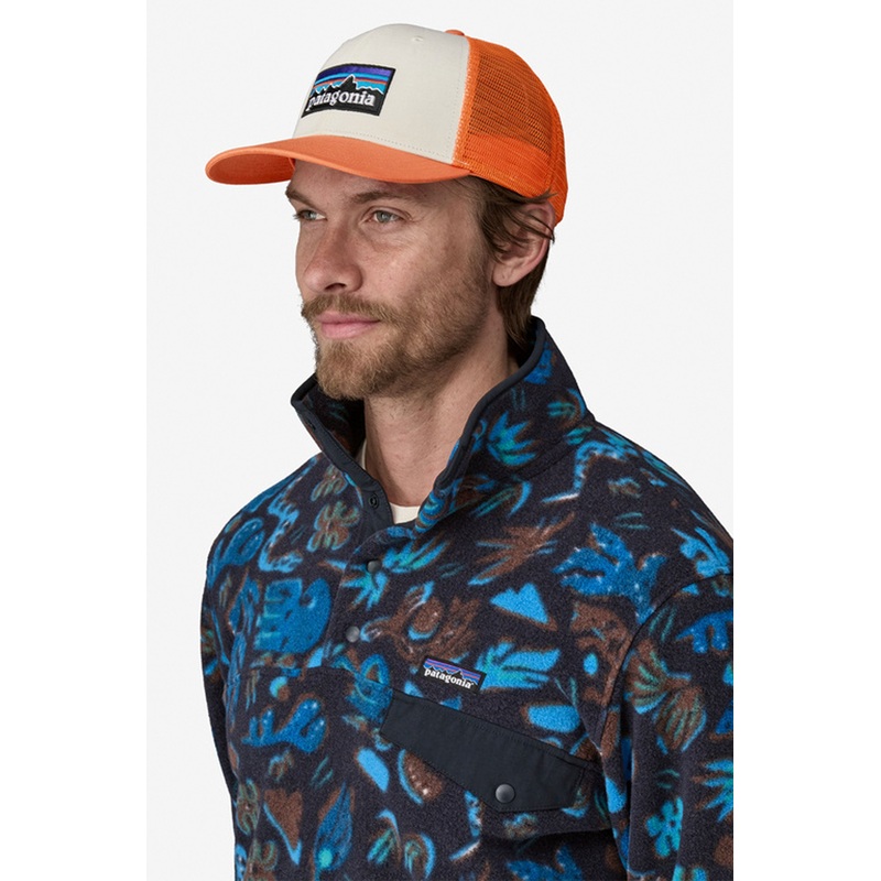PATAGONIA – P-6 LOGO TRUCKER – WHITE REDTAIL RUST